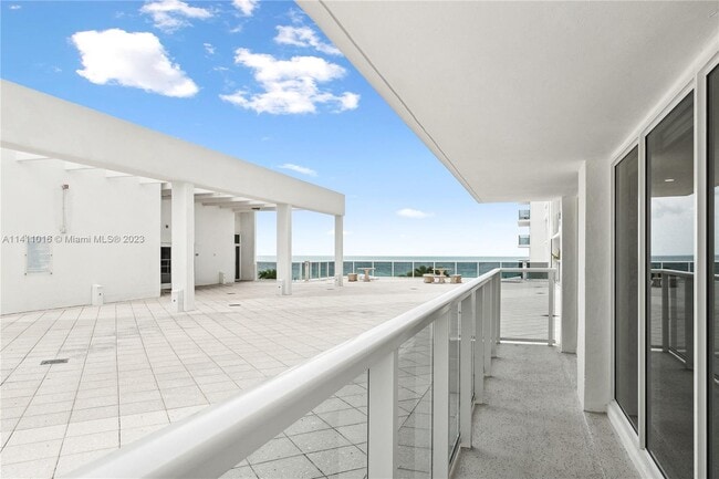 Building Photo - 2751 S Ocean Dr