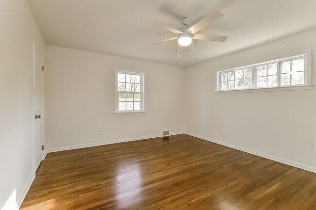 Building Photo - Home for Rent in Great and Quiet Neighborh...