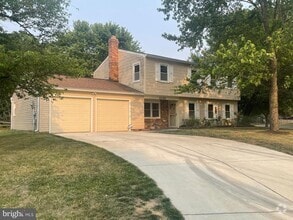 Building Photo - 2330 Kent Ct