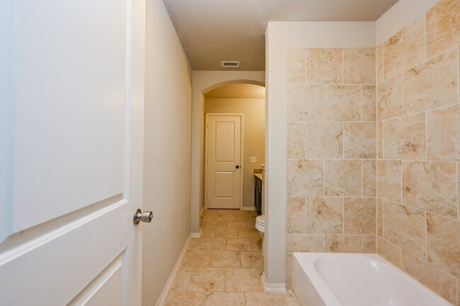 Building Photo - 30154 Southern Sky Dr