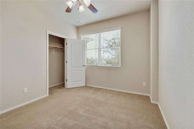 Building Photo - 1709 Woodvista Pl