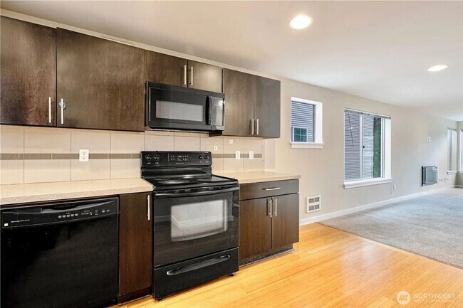 Building Photo - Urban Townhome in Lake City – 3B/2B, Garag...