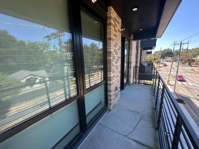 Building Photo - 615 W Peace St