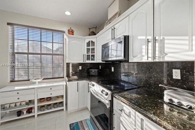 Building Photo - 1360 SW 142nd Ave