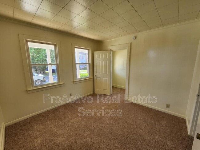 Building Photo - 1002 Woronoca Ave