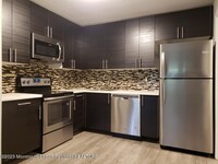Building Photo - 136 Amberly Dr