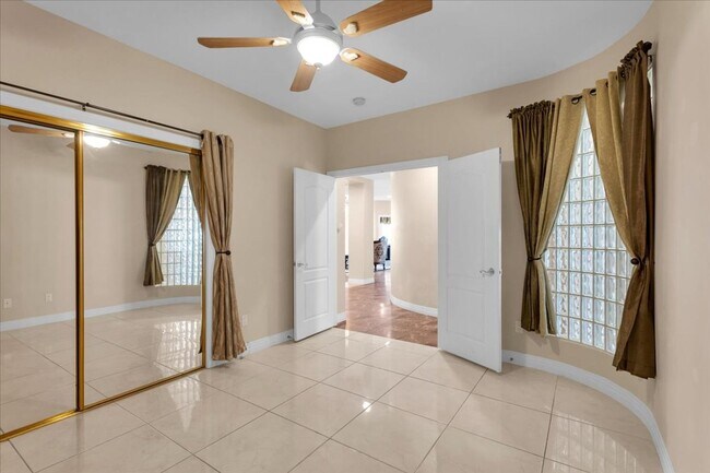 Building Photo - Beautiful Summerlin home in a gated community.