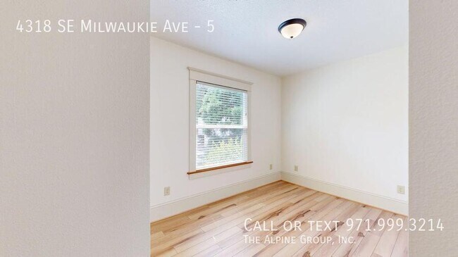 Building Photo - 4318 SE Milwaukie Ave
