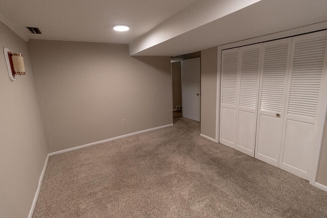 Building Photo - 3006 Lynnwood Dr