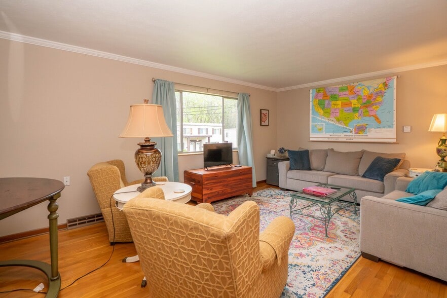 Building Photo - 1755 Cromwell Dr