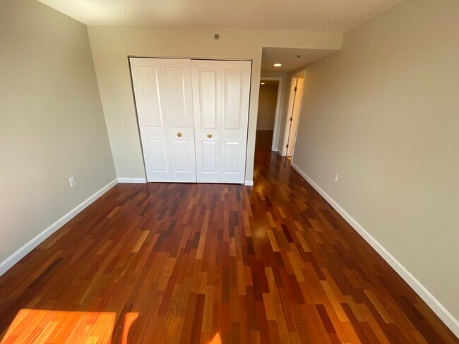 Building Photo - 8 Museum Way