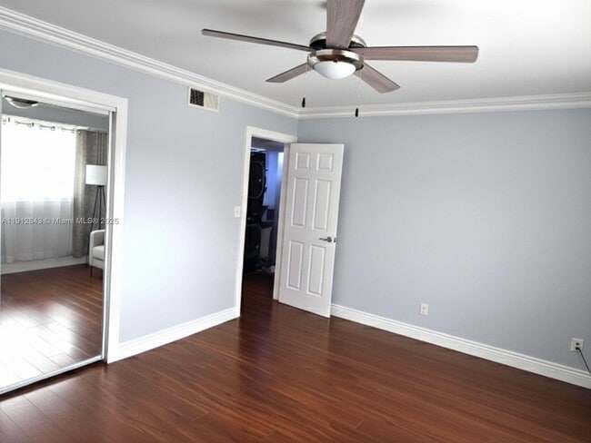 Building Photo - 3282 N Pine Island Rd