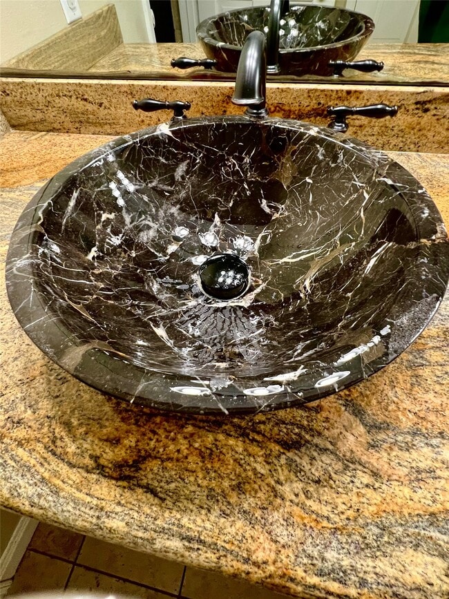 Building Photo - 10719 Creektree Dr