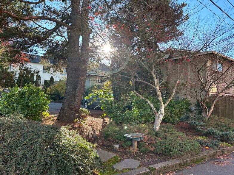 Building Photo - 2707 SE 50th Ave