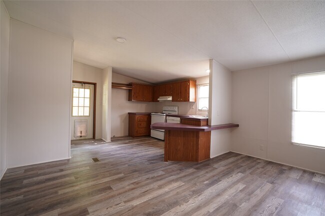 Building Photo - 9533 Cypress Dr