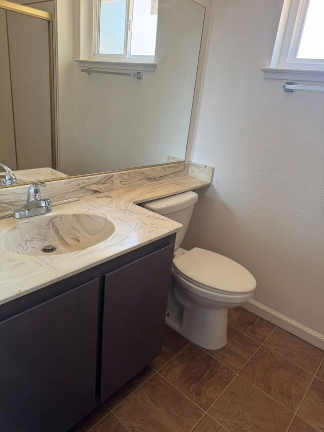 Building Photo - 4973-4975 Summerwood Circle