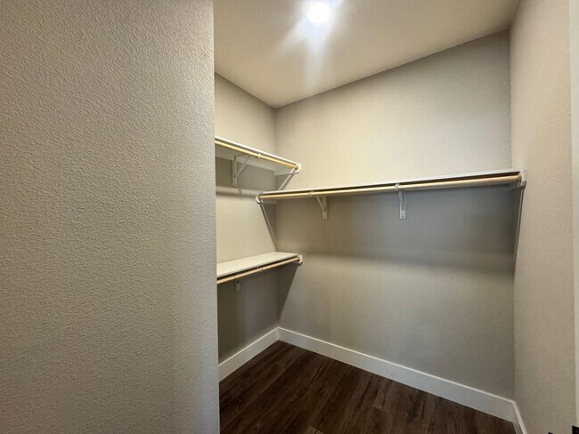 Building Photo - For Rent – 100 Brooklyn Dr, Canyon Lake, T...