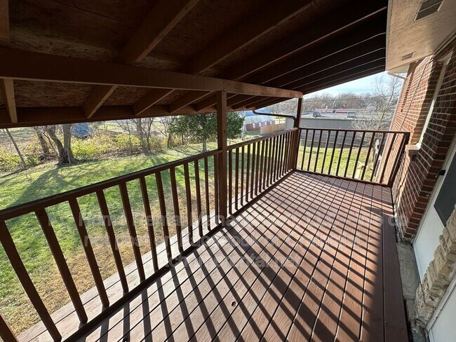 Building Photo - 1114 E Myrtle St