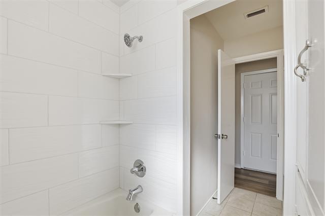 Building Photo - 1901 Wellington Dr