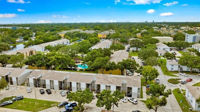 Building Photo - 4507 S Oak Dr