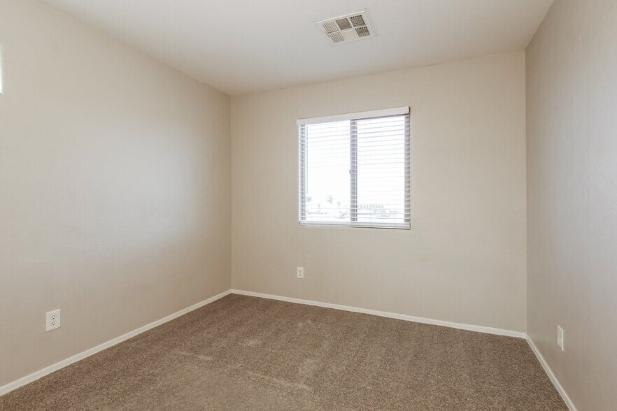 Building Photo - 1588 S 220th Ln