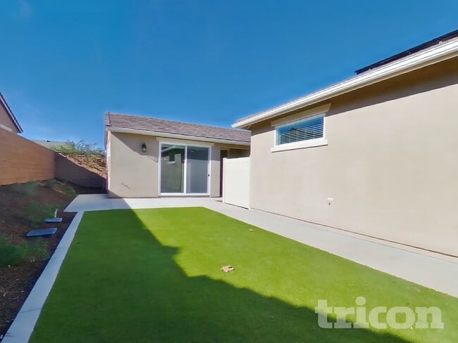 Building Photo - Tricon Corona