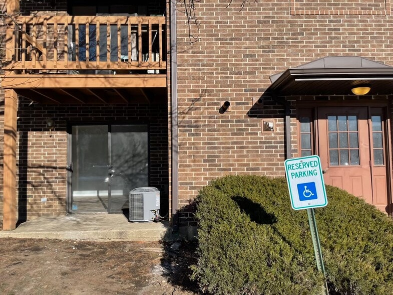 Building Photo - 2252 Abbeywood Dr