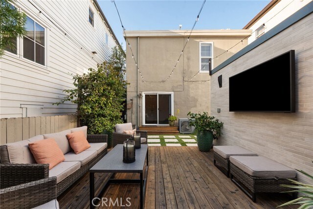 Building Photo - 330 28th St