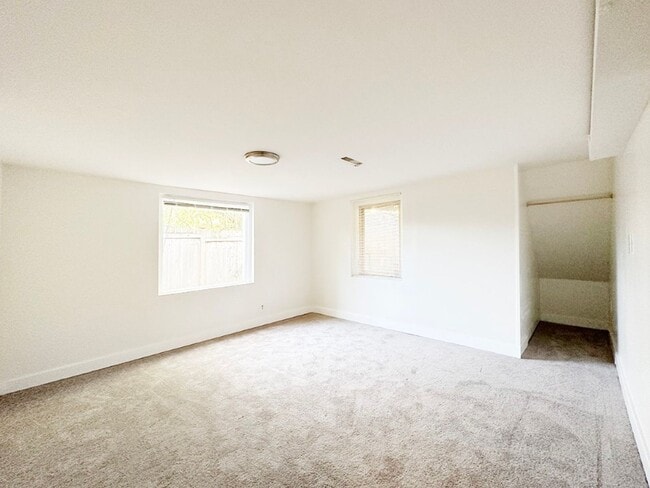 Building Photo - 4Bd/2Ba Seattle House