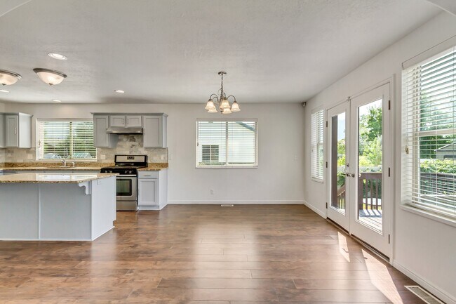 Building Photo - 8637 Goldenrain Cir