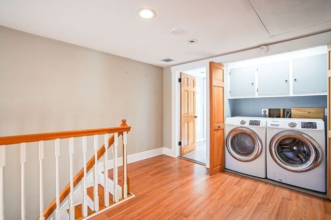 Building Photo - 40 Lealand Ave