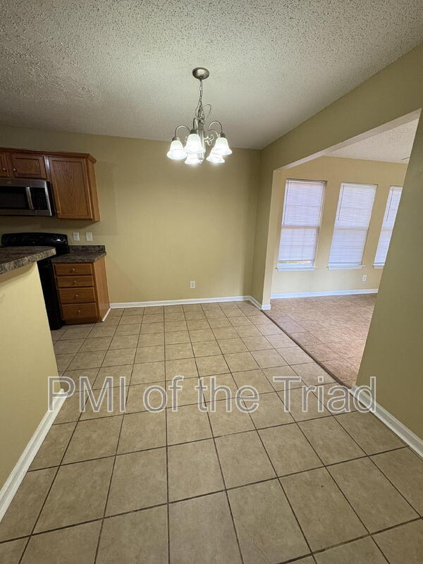 Building Photo - 152 Drewsbury Dr