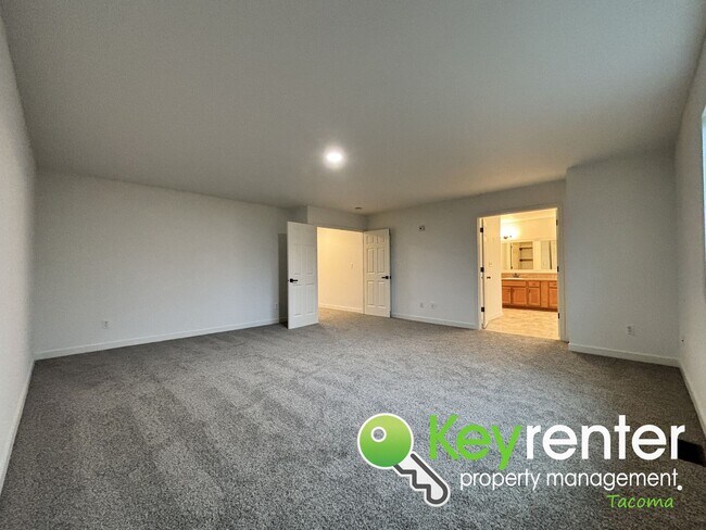 Building Photo - Beautiful 4 Bedroom 2.5 Bathroom Tacoma Home for Rent in Quiet Cul-De-Sac Community