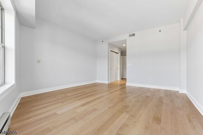 Building Photo - 48 S Park St