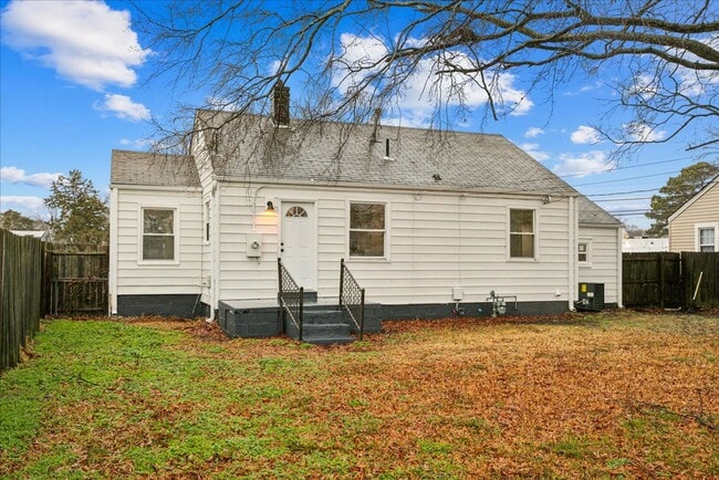 Building Photo - Renovated home in Heart of Hampton Roads