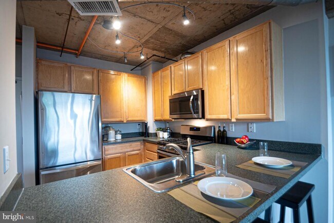 Building Photo - 2750 14th St NW