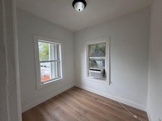 Building Photo - 1429 SW 3rd St