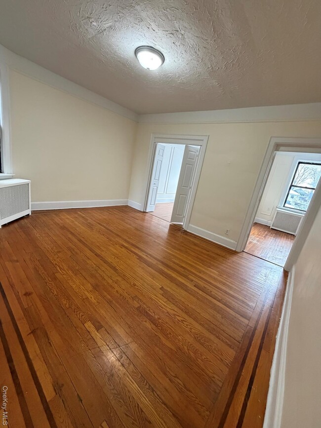 Building Photo - 810 Jericho Tpke