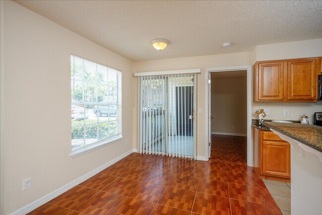 Building Photo - Ready Move to move 2 bedroom 2 bath Condo ...
