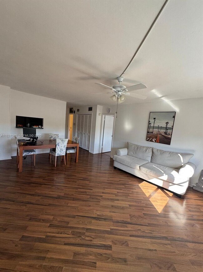 Building Photo - 1881 Middle River Dr