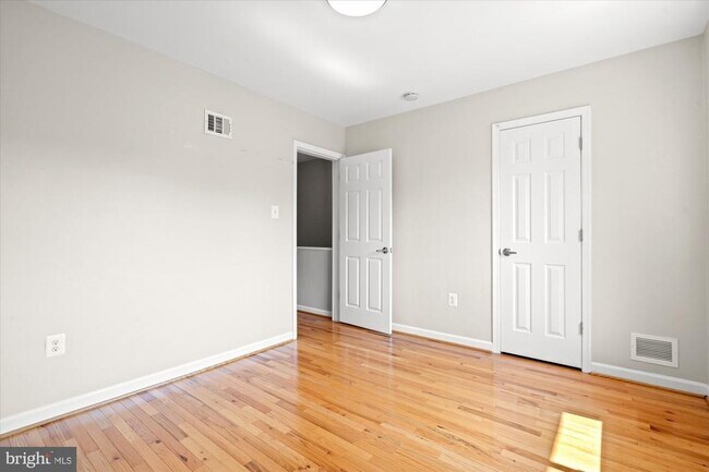 Building Photo - 3749 Mark Dr