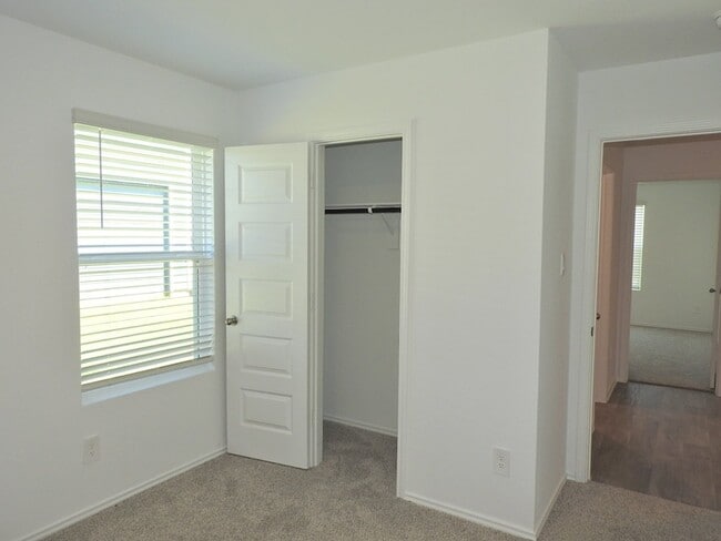 Building Photo - 2226 Laurel Bloom Ln