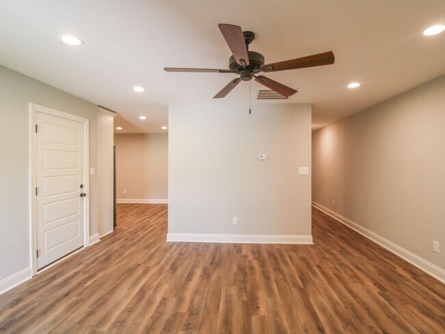 Building Photo - 18203 Mae Cir