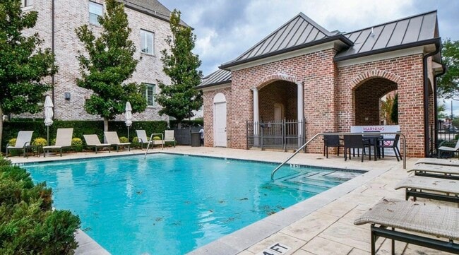 Building Photo - 15623 Broad St