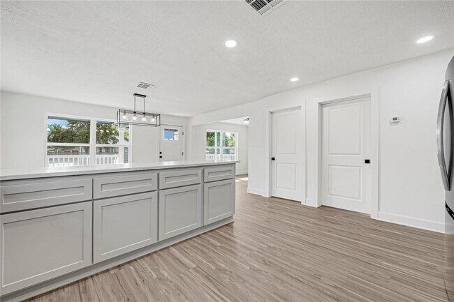 Building Photo - 3910 Cetti St