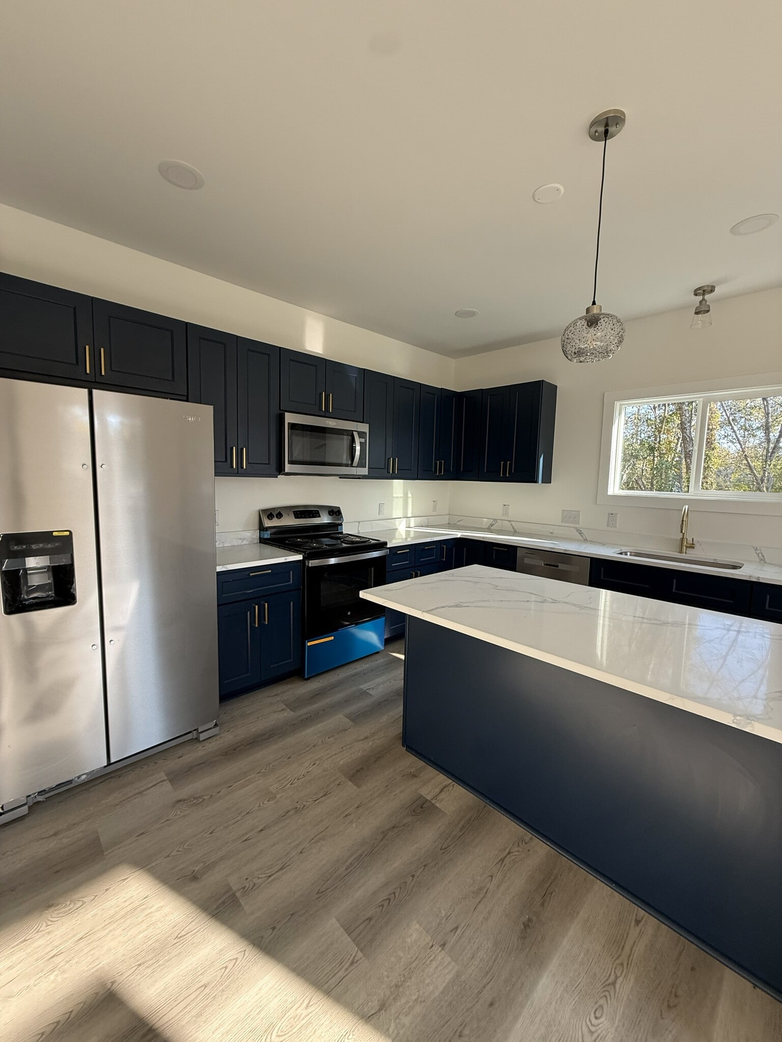 Building Photo - 631 Morreene Rd