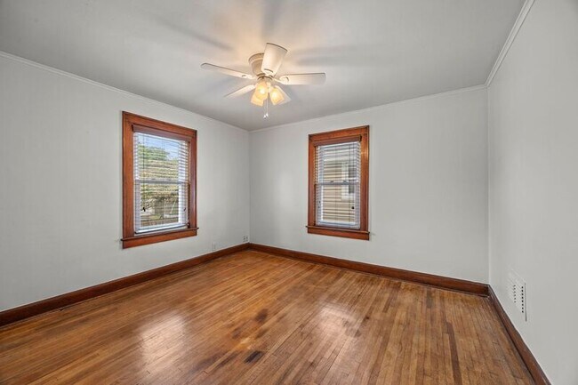 Building Photo - 1549 Meadow Rd