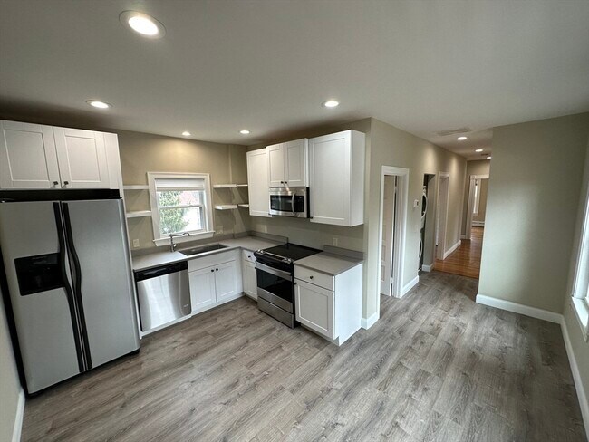 Building Photo - 284 Central St