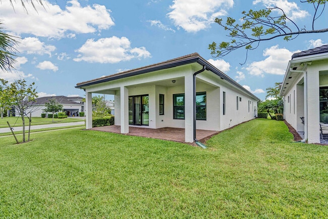 Building Photo - 5501 Santa Rosa Ln