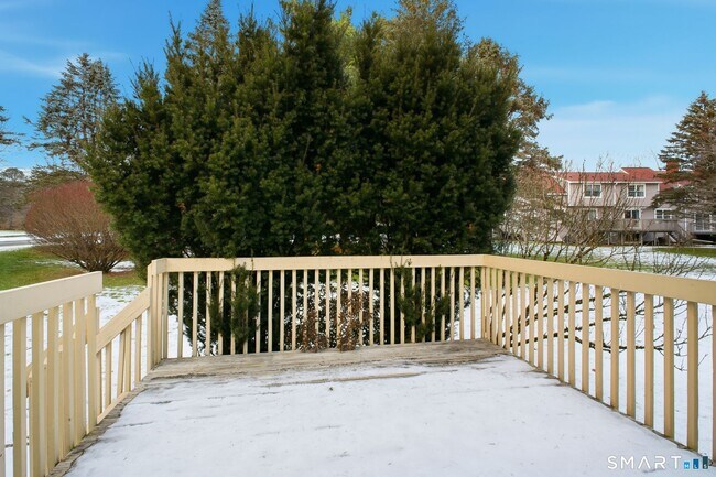 Building Photo - 193 The Meadows